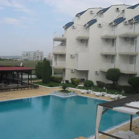 מלון דירות Rutland 3*