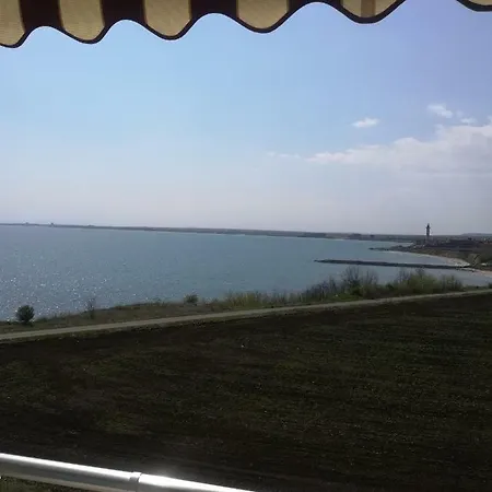 Rutland מלון דירות 3*