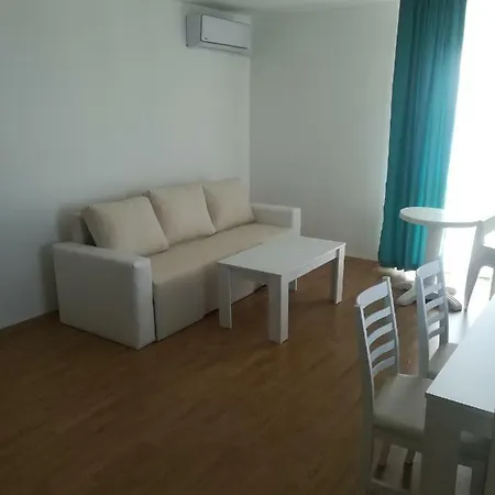 Rutland מלון דירות 3*