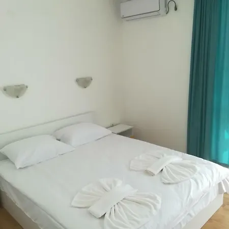 Rutland מלון דירות 3*